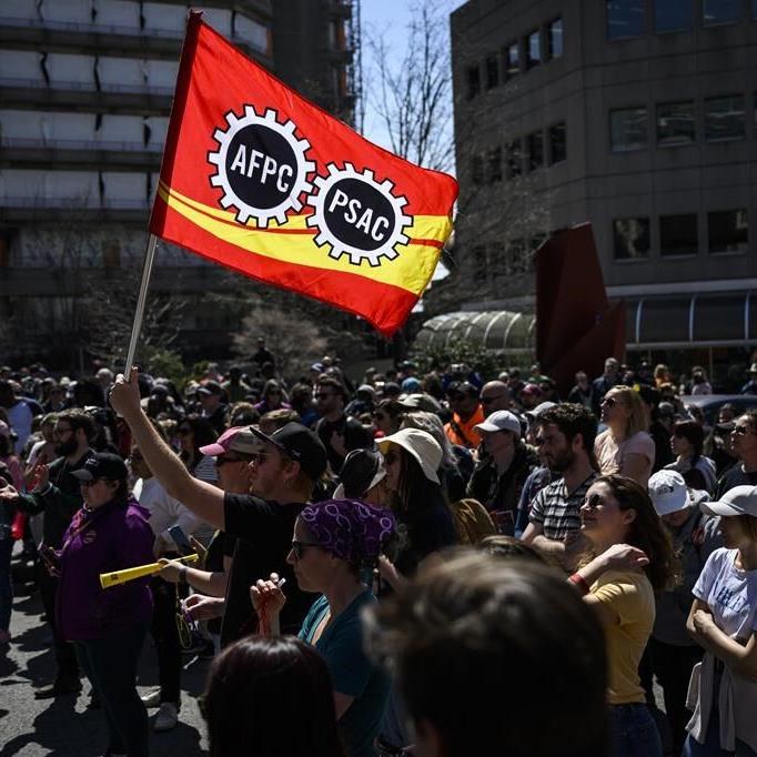 Tentative agreement reached with Treasury Board for workers: In The News for May 1